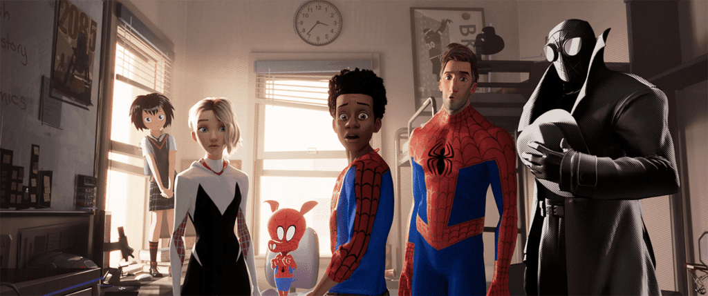 De izquierda a derecha Peni Parker, Spider-Gwen, Spider-Ham Miles, Peter B. y Spider-man Noir en Into The Spiderverse