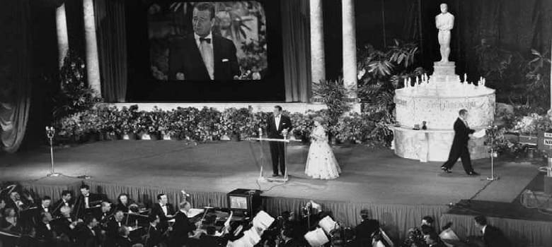 Foto de la primera transmisión de los premios Oscars (1953).