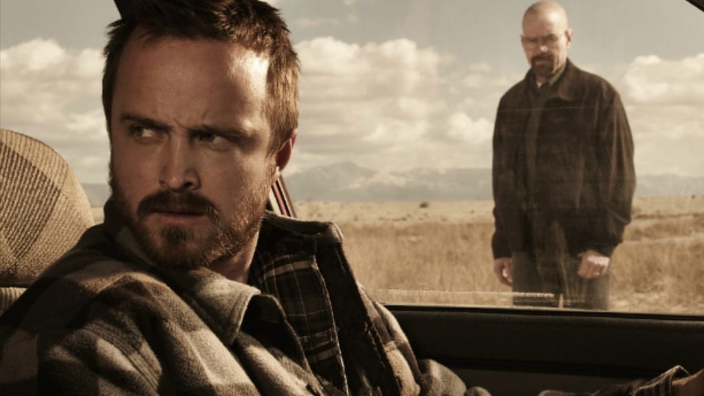 Izquierda: Jesse (Aaron Paul). Derecha: Walter (Bryan Cranston). Una imágen muy Breaking Bad.