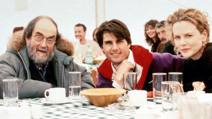 Una de las últimas fotos de Stanley Kubrick, en el rodaje de Eyes Wide Shut, acompañado por Tom Cruise y Nicole Kidman, los protagonistas. El adiós a un grande.