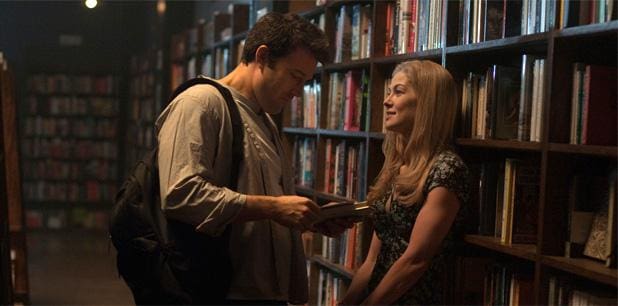 Nick Dunne (Ben Affleck) y Amy Dunne (Rosamund Pike) en Gone Girl (2014).