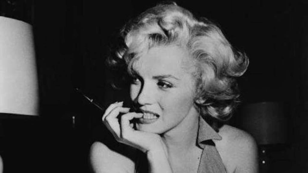 Marilyn Monroe fumando