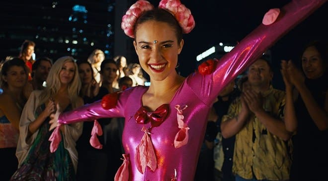La película sucede en el año 2011, según dichos de su director, en Los Ángeles, Estados Unidos.  