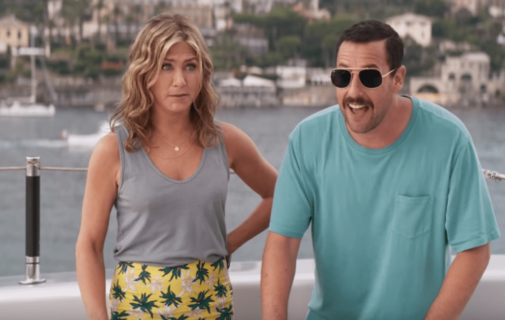 Aniston y Sandler en "Misterio a Bordo".
