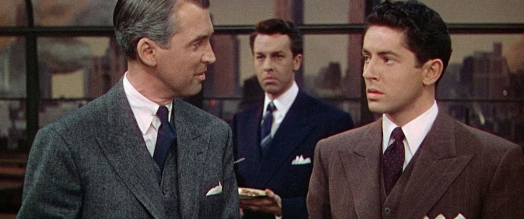 De izquierda a derecha: James Stewart, John Dall y Farley Granger. Gran plano.