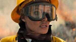Angelina Jolie como Bombera