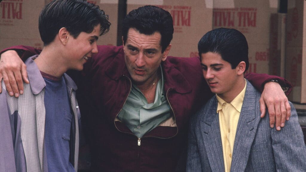 Ray Liotta, Robert De Niro y Joe Pesci, abrazados en el set de 'Goodfellas', de Martin Scorsese.