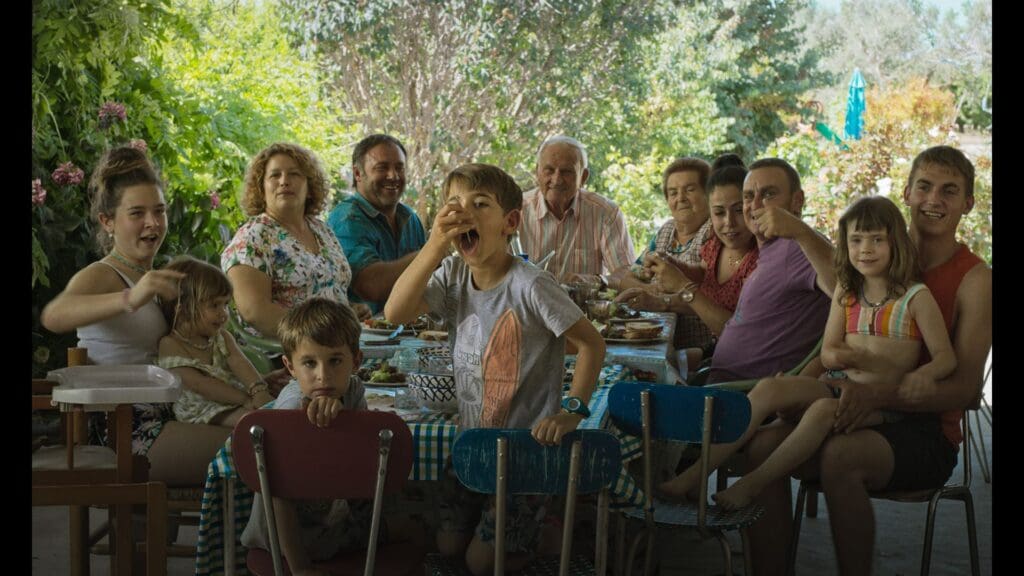 todo el elenco de la familia de alcarrás