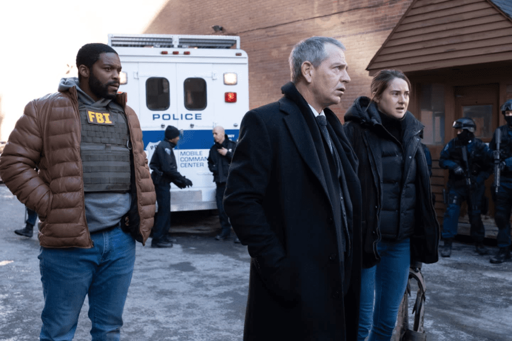 Jovan Adepo, Ben Mendelsohn y Shailene Woodley en una de las imágenes promocionales de To Catch a Killer.