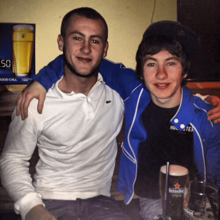 Barry Keoghan junto a su hermano Eric.