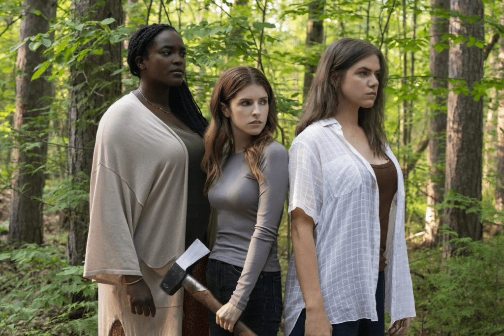 Wunmi Mosaku, Anna Kendrick y Kaniehtiio Horn en Alice, Darling (2022).