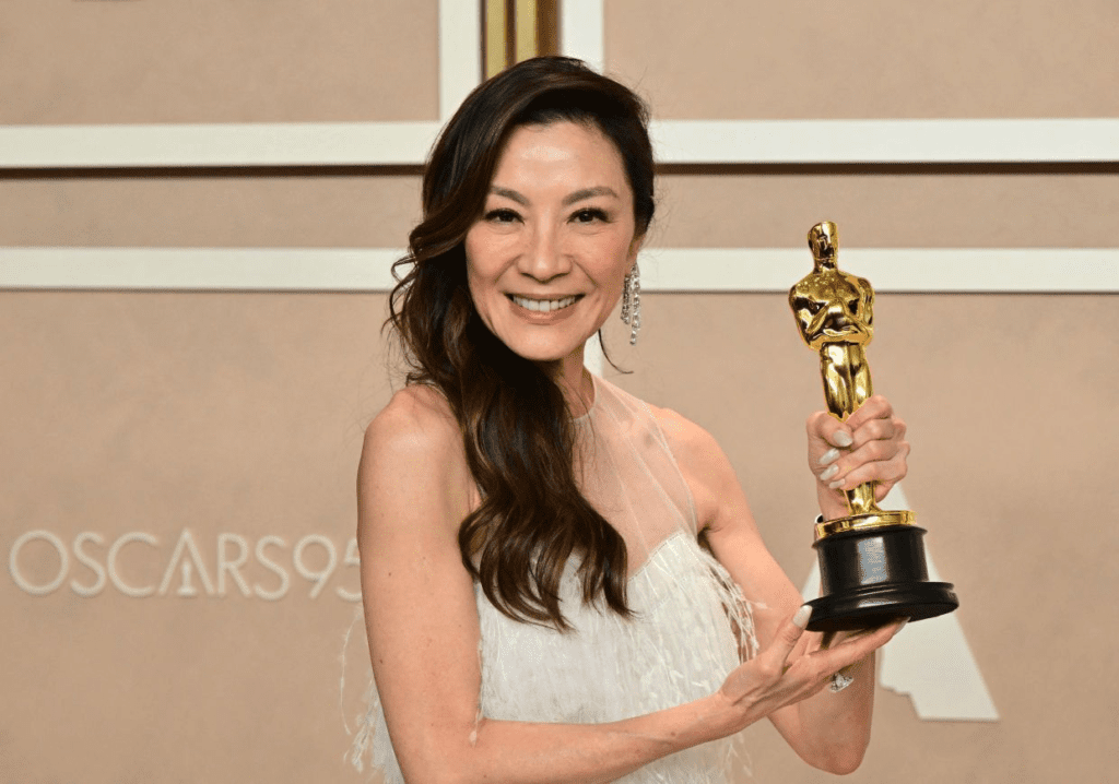 Michelle Yeoh se convirtió en la primera actriz asiática en ganar el Premio Óscar a Mejor Actriz.