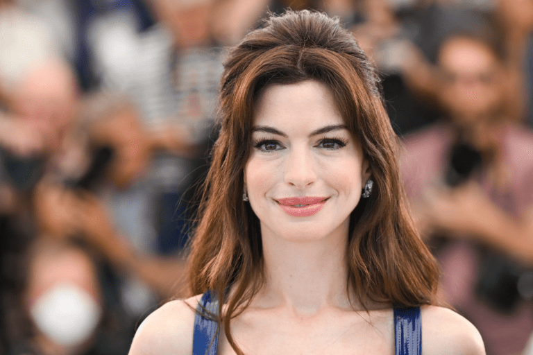 anne hathaway protagoniza la nueva pelicula de David Robert Mitchell