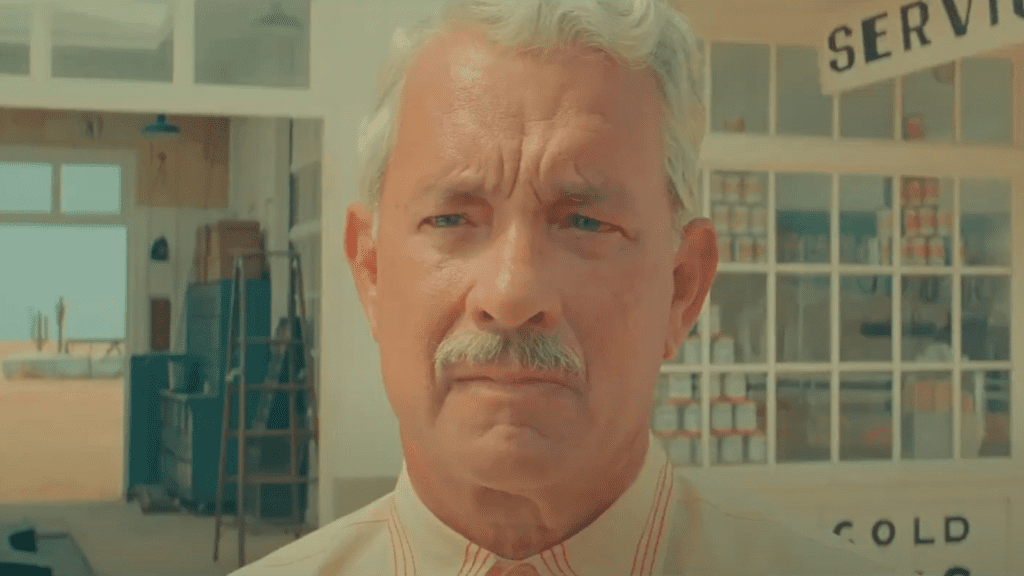 tom hanks en el trailer de asteroid city, la nueva pelicula de wes anderson.