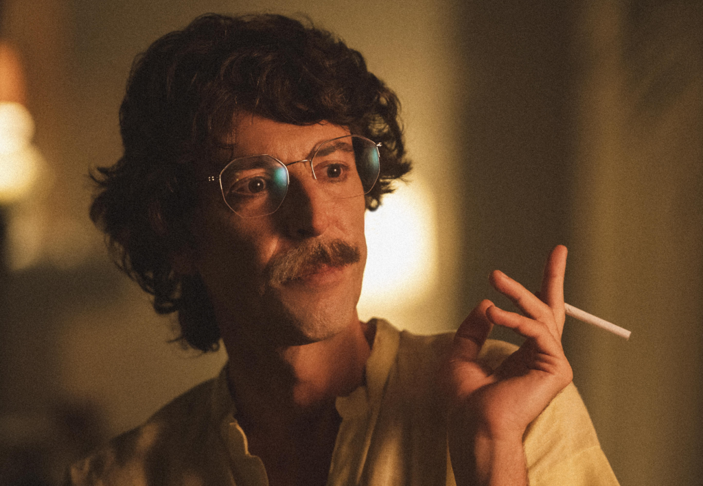 Andy Chango como Charly García.