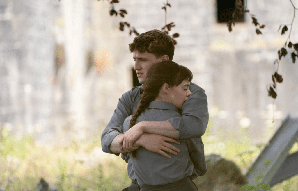 Paul Mescal y Daisy Edgar-Jones en Normal People (2020).