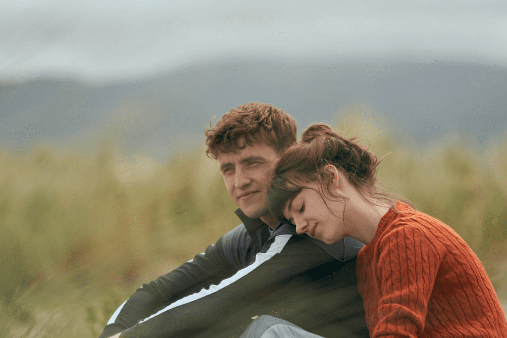Paul Mescal y Daisy Edgar-Jones en Normal People (2020)