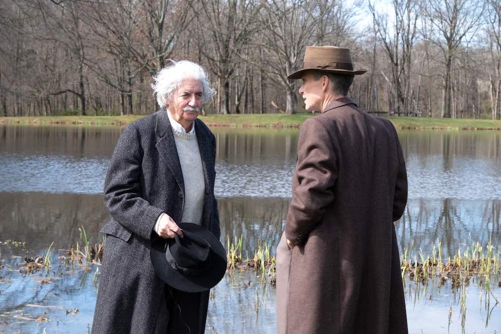 Crítica de Oppenheimer - Dos viejos amigos cientificos.