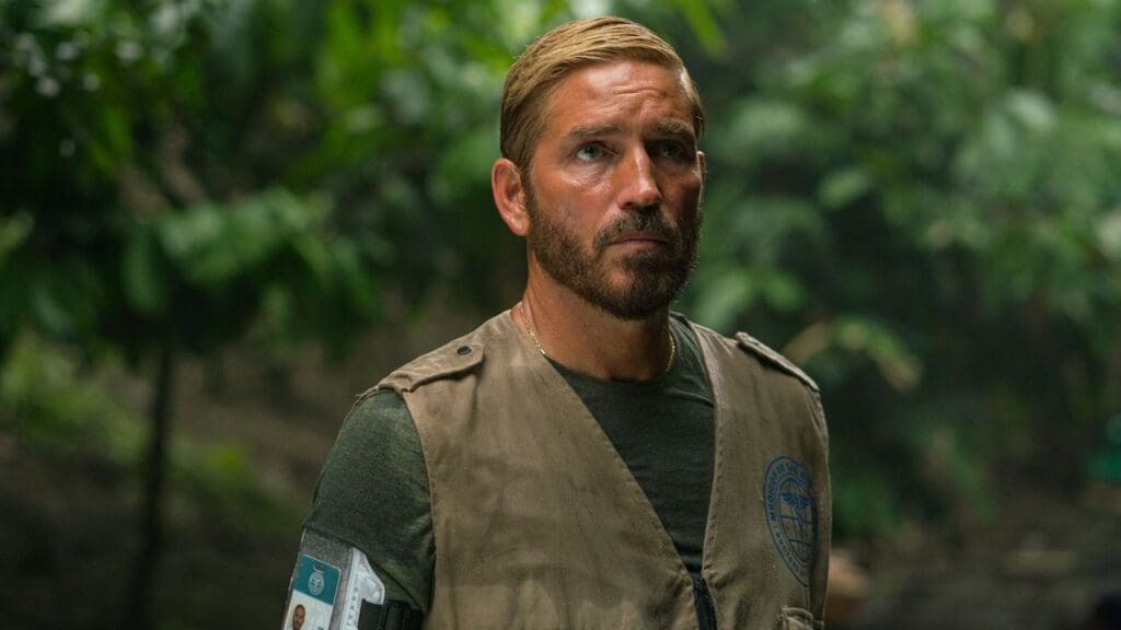 Jim Caviezel en el bosque grabando Sonido de libertad.