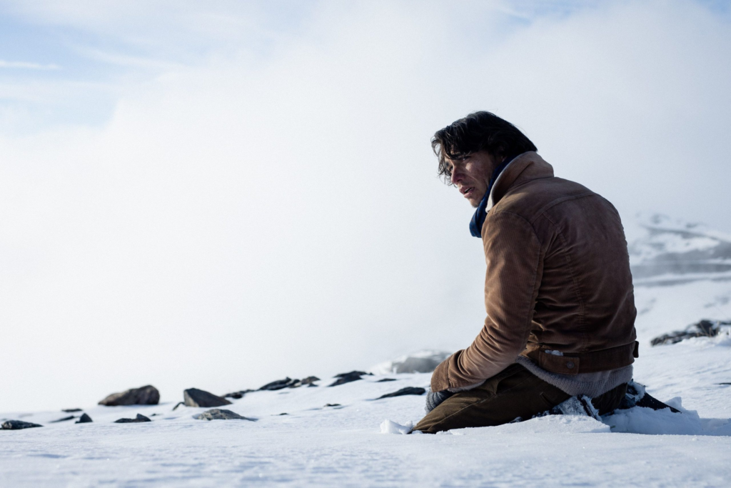 primer avance sobre la pelicula del accidente de los andes: la sociedad de la nieve (netflix)