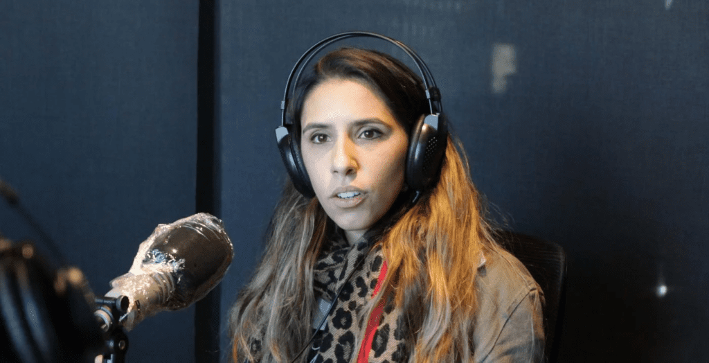 entrevista a eleni kolukizian
