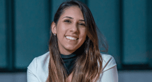 entrevista a eleni kolukizian