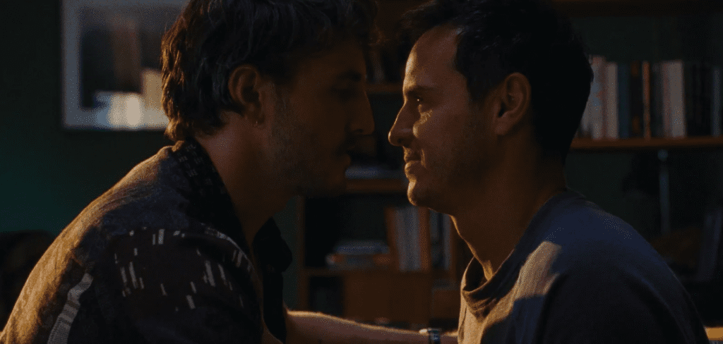 la musica de All of Us Strangers - paul mescal y andrew scott se besan