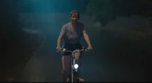 Maria Vazquez en un bicicleta bajo la lluvia, Los pequeños amores