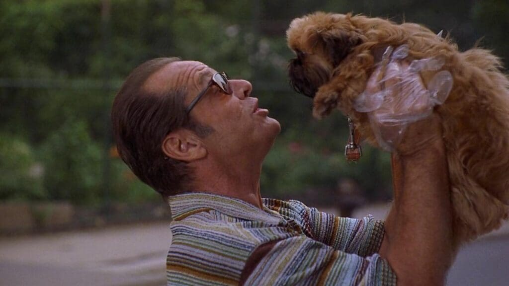 películas que hay que ver de Jack Nicholson, el actor besando un perro