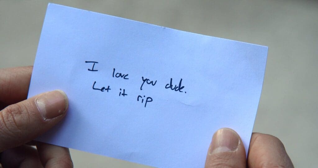 Una carta que dice i love you dude let it rip