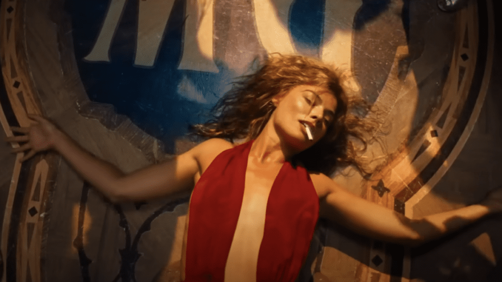 Margot Robbie bailando en Babylon