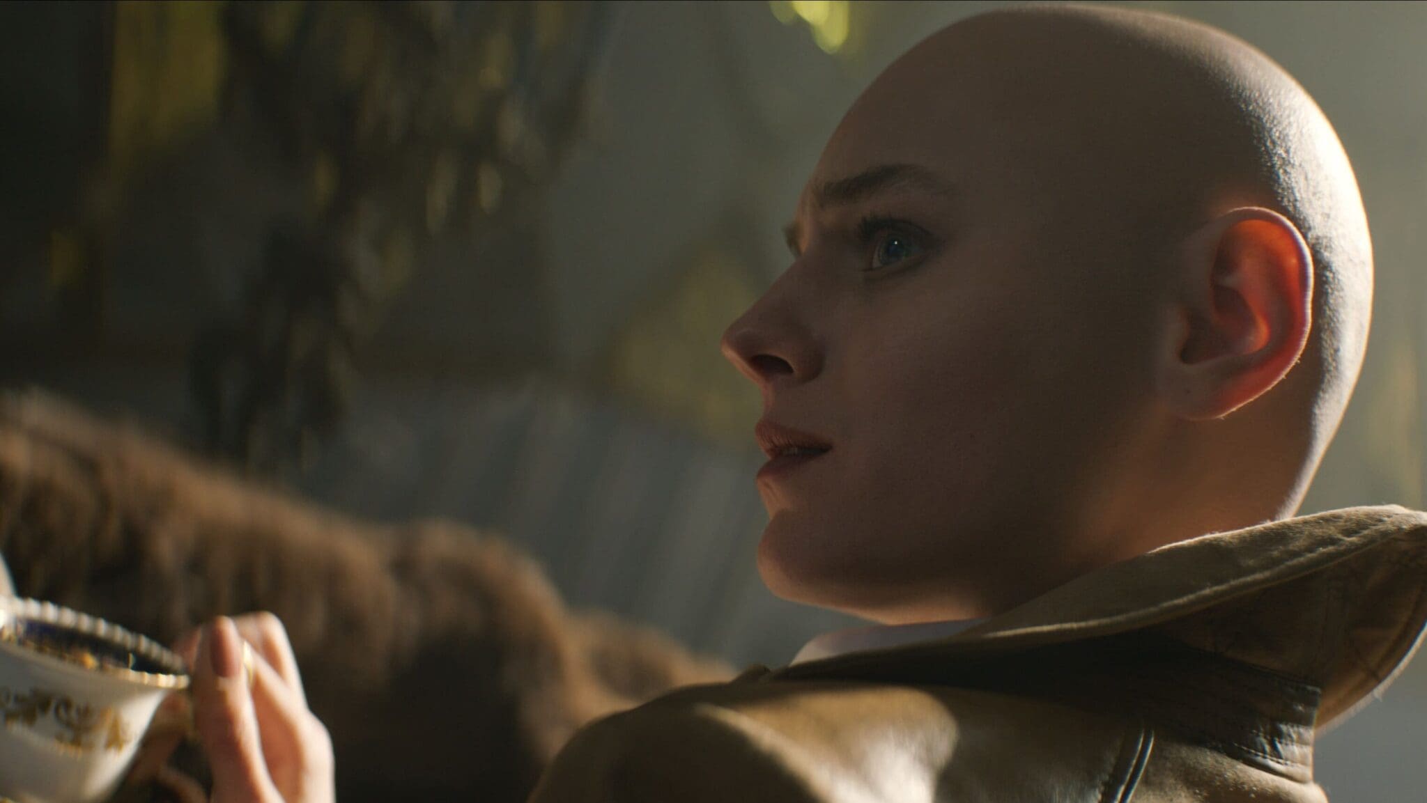 Emma Corrin interpretando a Cassandra Nova , una de las antagonsitas del film.