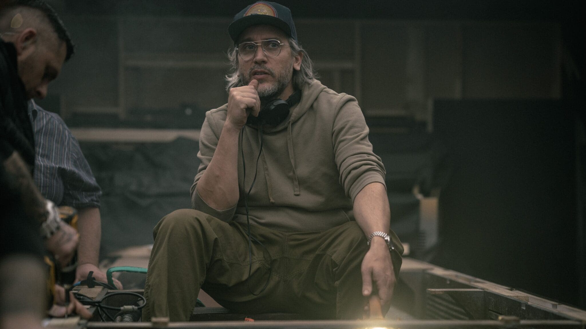 Fede Alvarez en el set de Alien Romulus