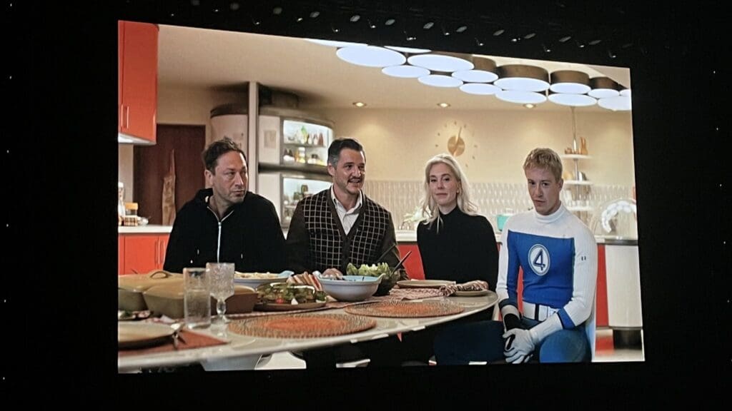 Saludo del elenco de los cuatro fantasticos.