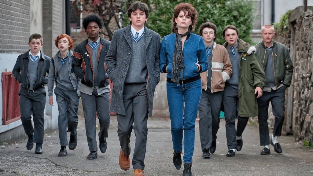 la banda de sing street camina