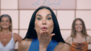 Demi Moore bailando