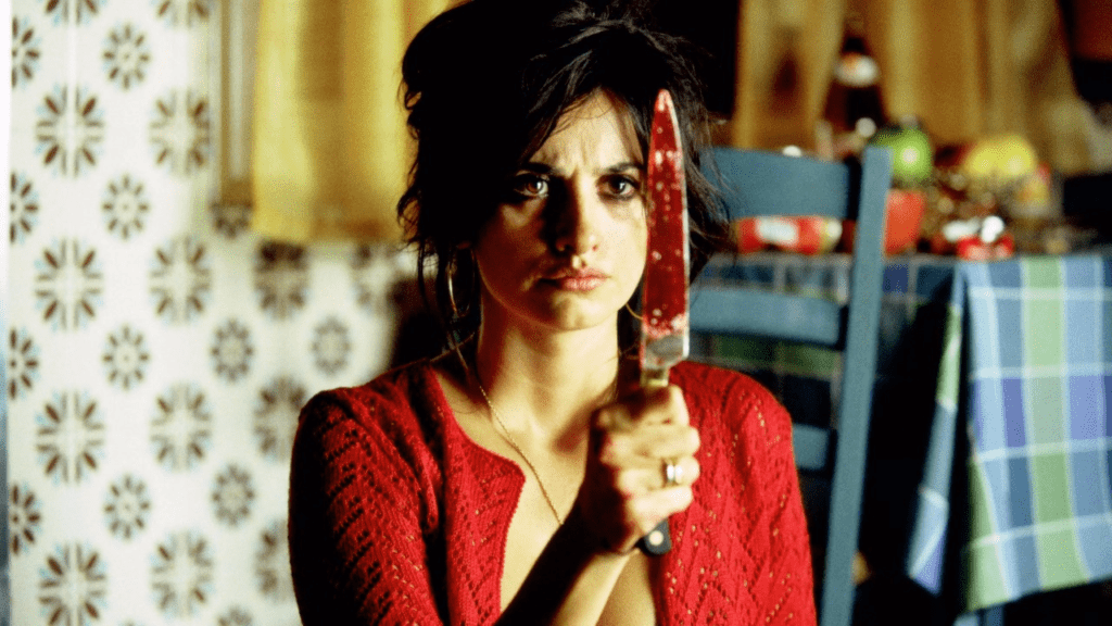 Penelopez Cruz con un cuchillo en Volver, película de Pedro Almodovar