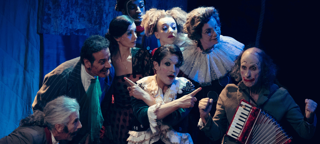 Cabaret Total película escena