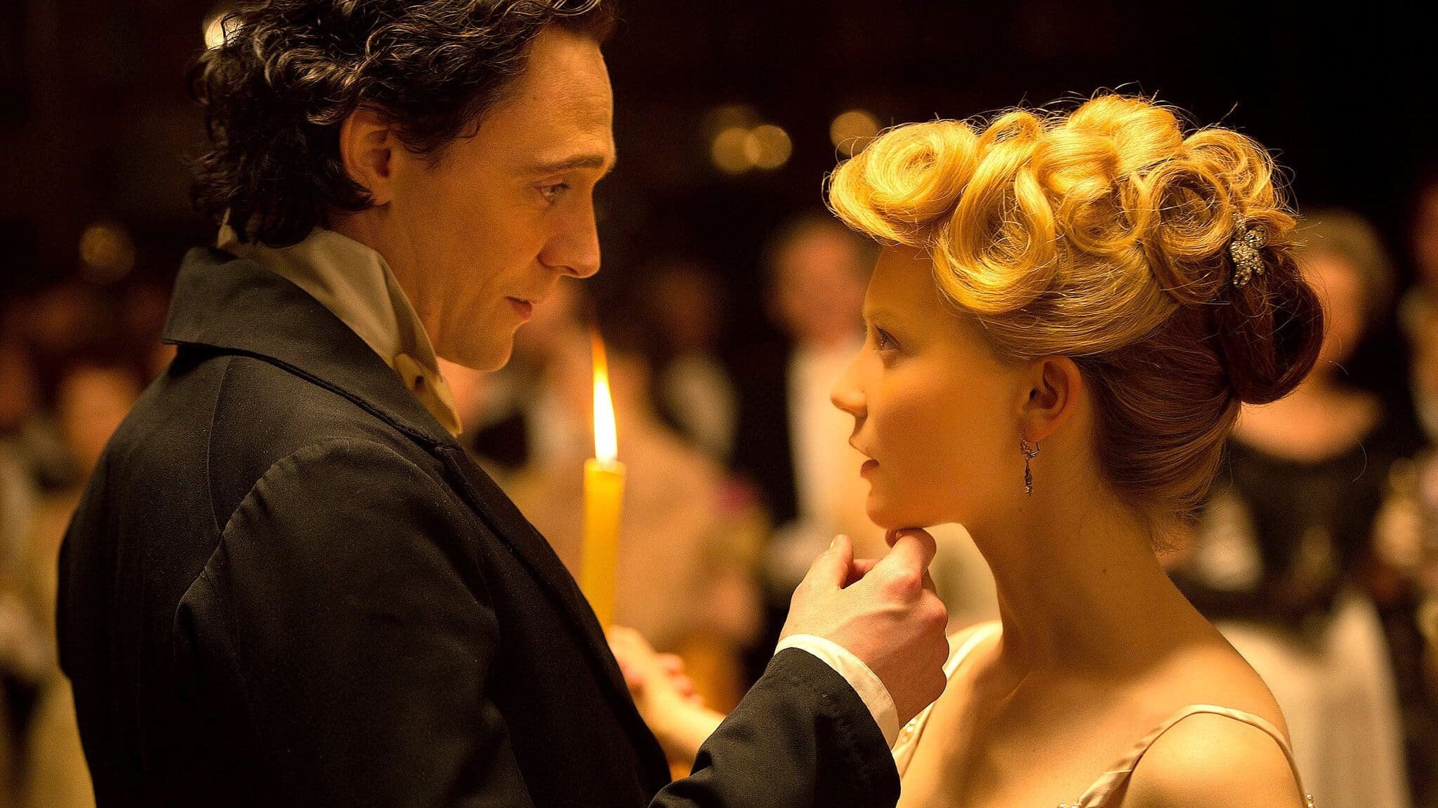 Mia Wasikowska, Tom Hiddleston en Crimson Peak