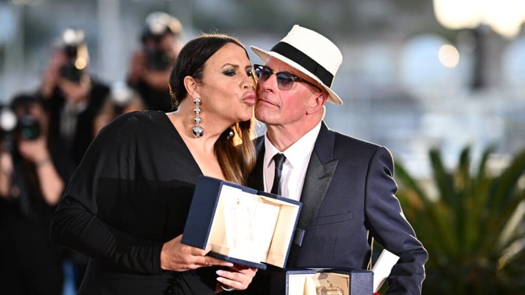 Jacques Audiard con Karla Sofia Gascon en Cannes