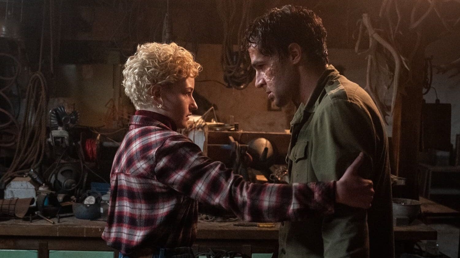 los protagonistas en la película de  Julia Garner 2025