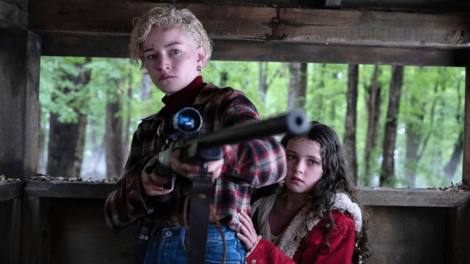  Julia Garner en la película del hombre lobo 2025