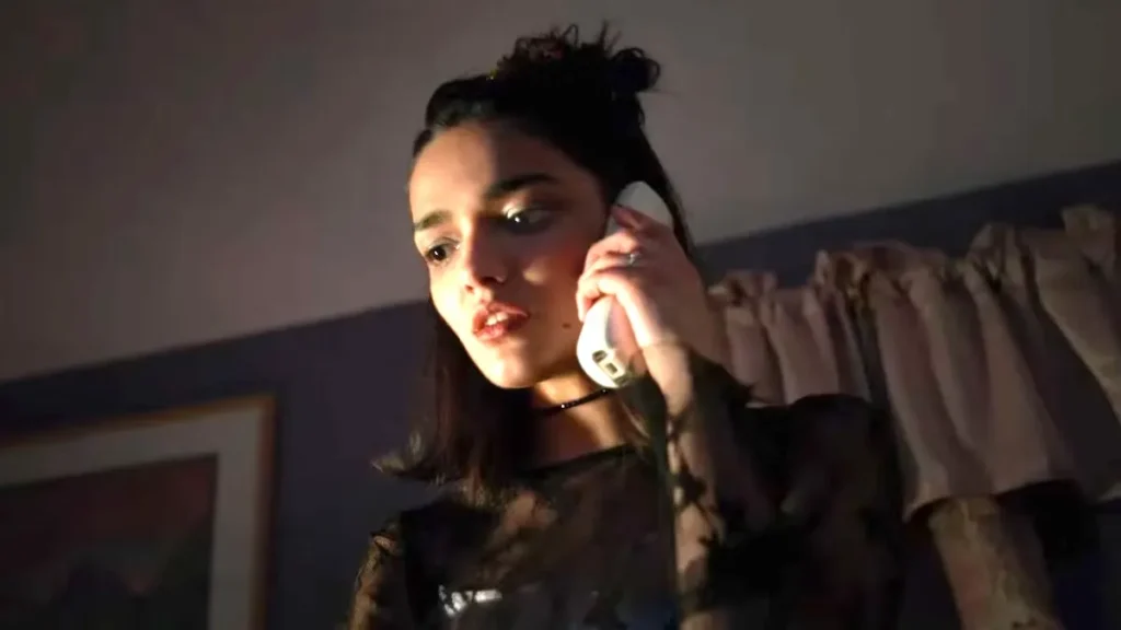 Rachel Zegler en 'Y2K', película de Kyle Mooney