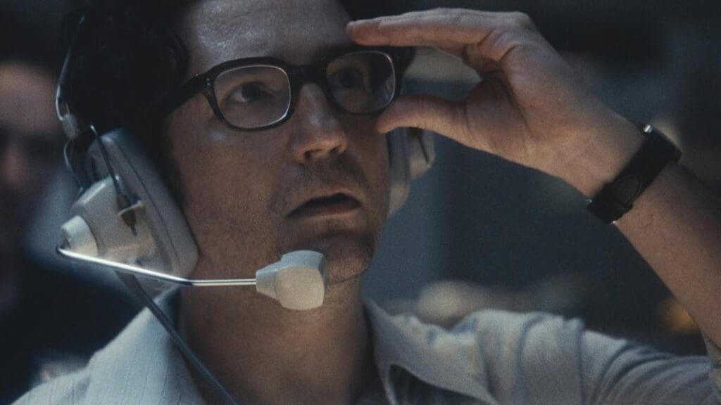 John Magaro  en Septiembre 5 pelicula 