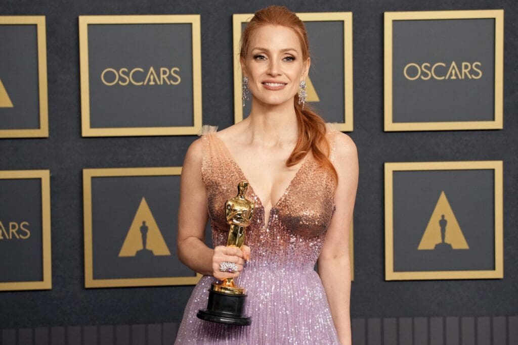 Jessica Chastain como Tammy Faye Bakker 