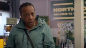 Marianne Jean-Baptiste y Michele Austin en la película Hard Truths.