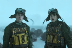 Las dos versiones de Robert Pattinson en Mickey 17