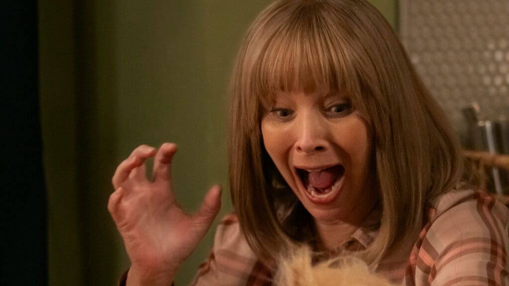 Lisa Kudrow, en The Parenting, disponible en Max