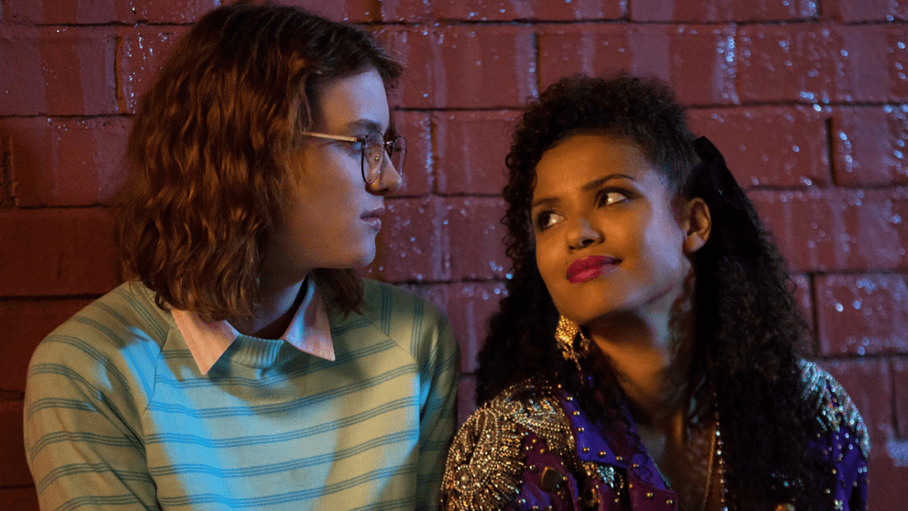 Mackenzie Davis y Gugu Mbatha-Raw en San Junipero 
