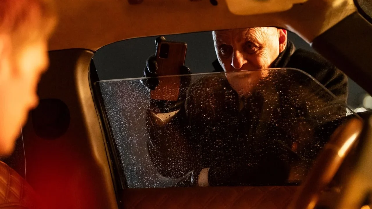 Anthony Hopkins en el auto de LOCKED